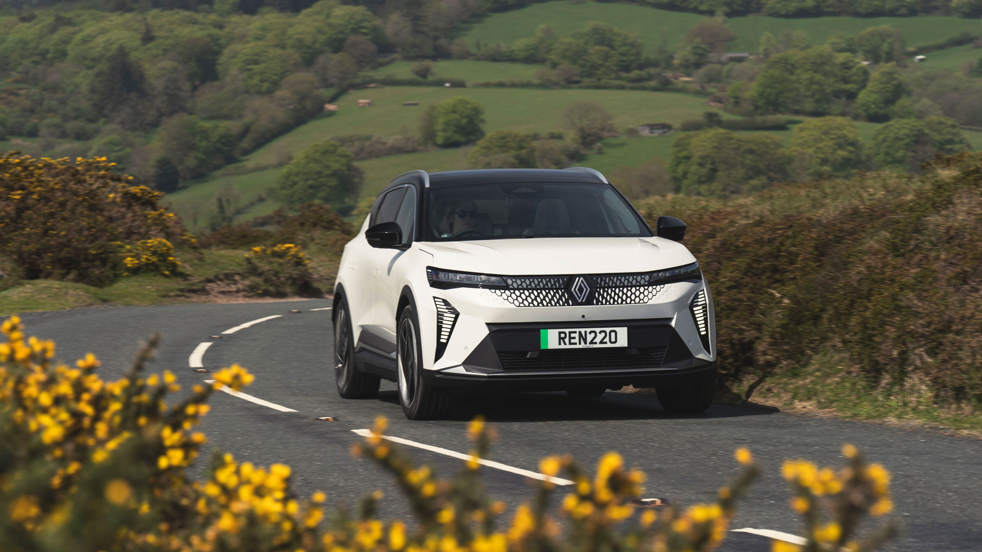 Renault Scenic E-Tech now qualifies for £3,750 Electric Car Grant