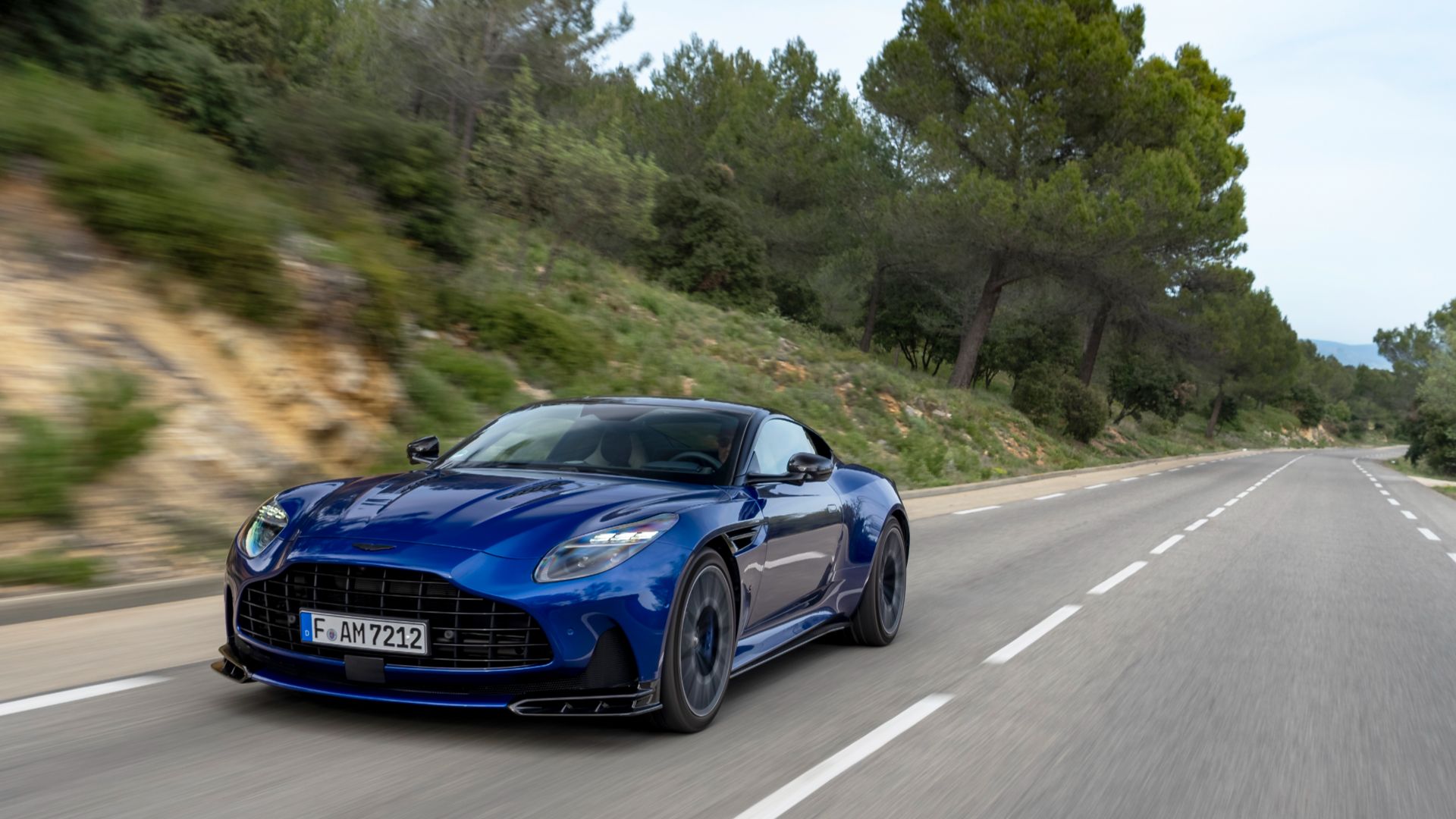 Aston Martin DB12 S