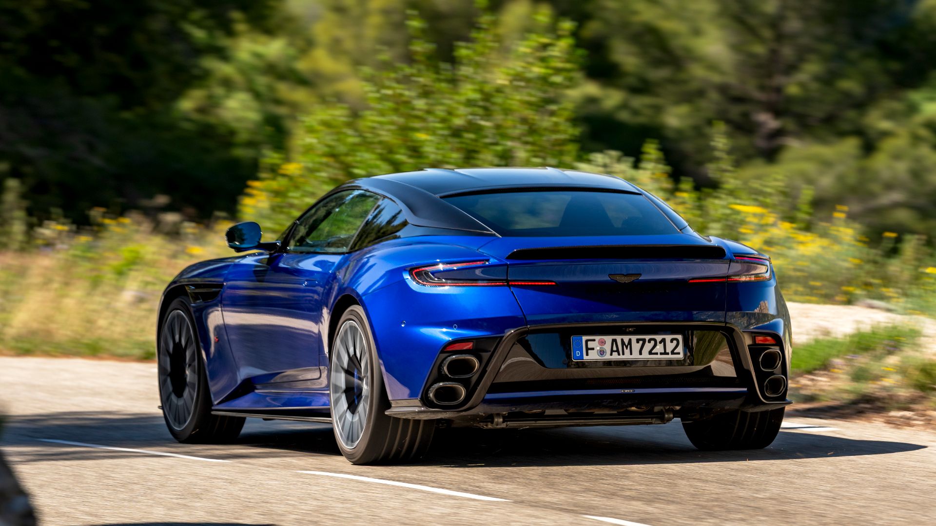 Aston Martin DB12 S