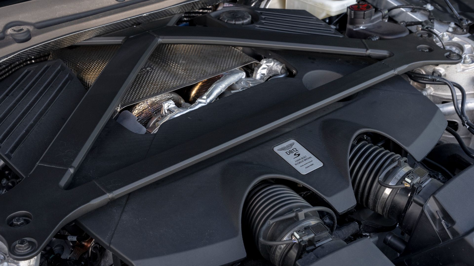 Aston Martin DB12 S