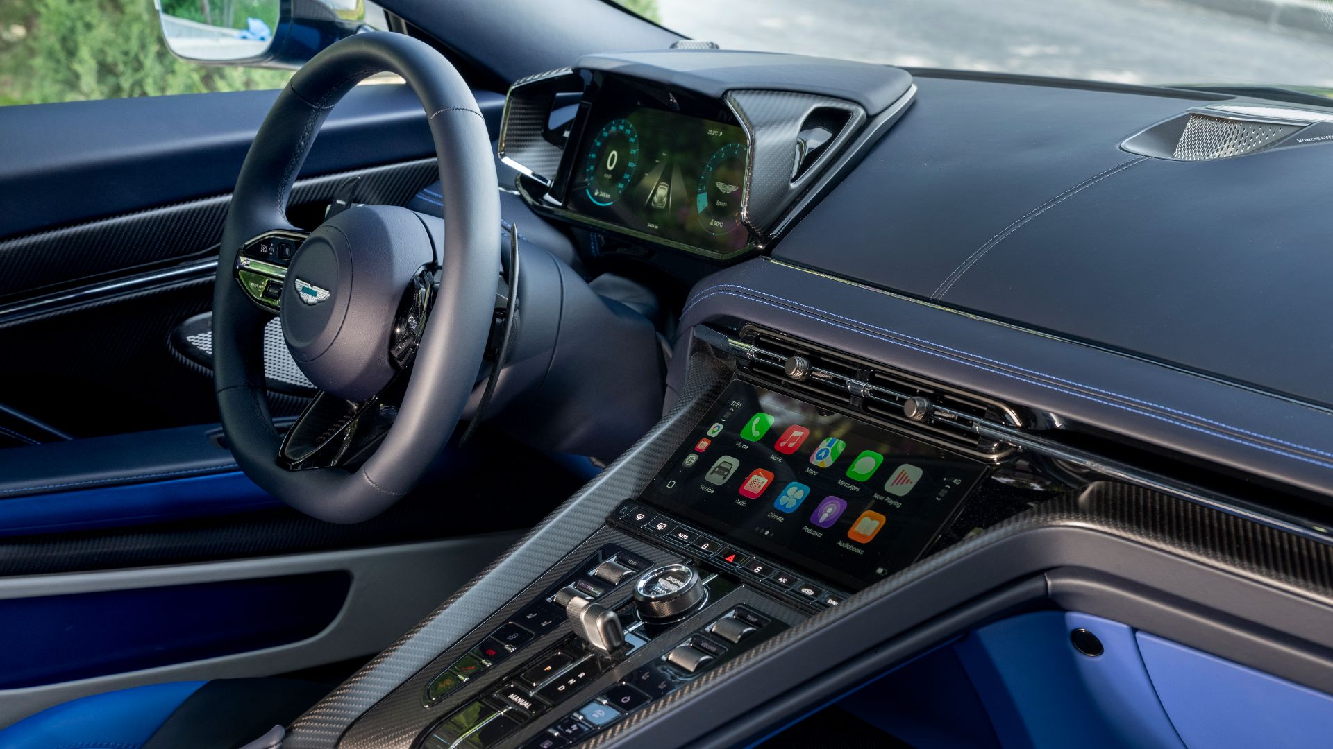 Aston Martin DB12 S