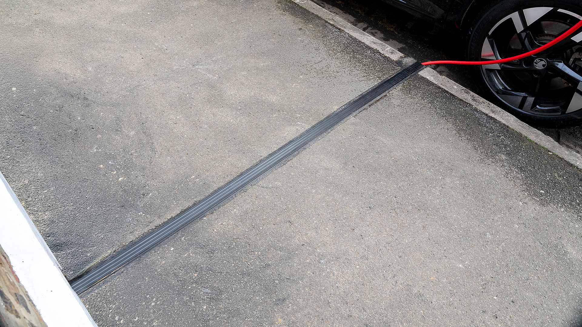 Vauxhall Kerbo Charge cross-pavement charging