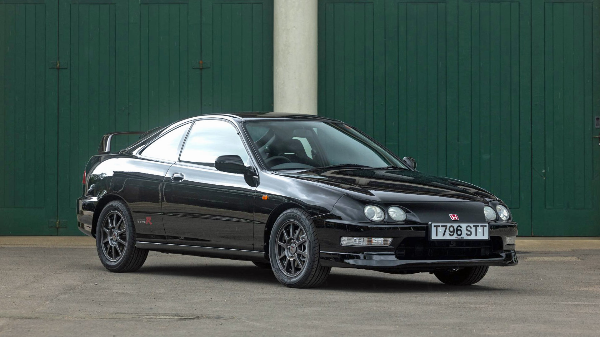 Now firmly into modern classic territory, the UK-specification Honda Integra Type R came equipped with a 187hp 1.8-litre engine