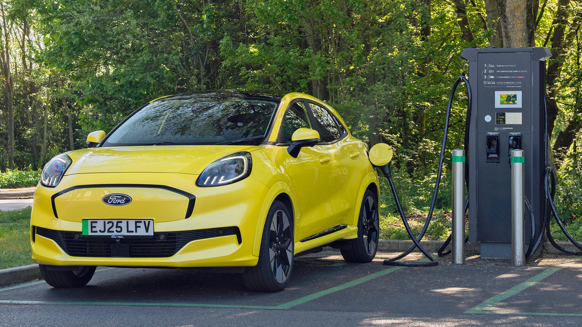 The government’s Electric Car Grant scheme covers two different bands of eligibility, with discounts of £1,500 or £3,750