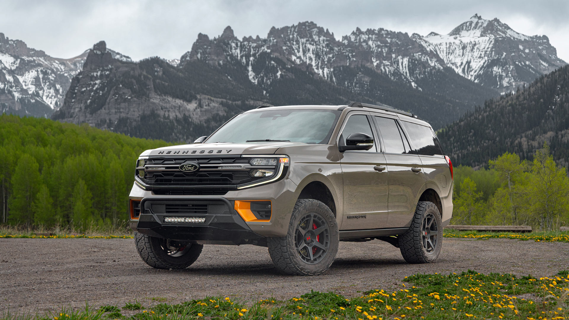 Ford’s 3.5-liter EcoBoost V-6 engine is fitted to the VelociRaptor SUV Expedition, boasting 440 horsepower and 510 lb-ft of torque
