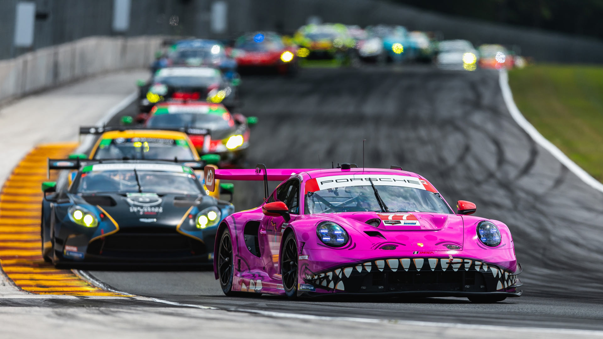 AO Racing Roxy – Porsche 911 GT3 R