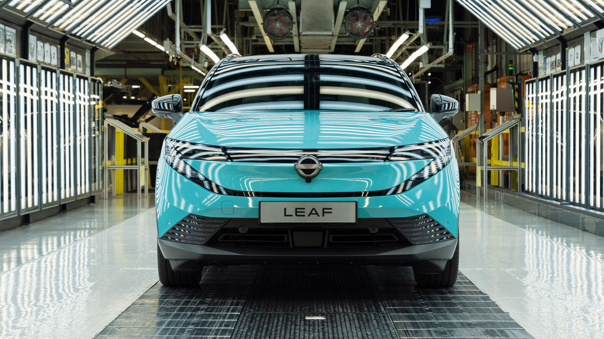 Nissan’s famous Sunderland factory has seen the first examples of the new Leaf leave the production line in right-hand drive