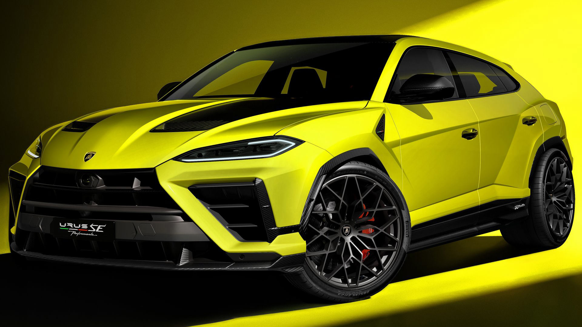 The Lamborghini Urus SE Performante comes with 812hp and 738lb ft of torque, plus a modest weight saving of 32kg