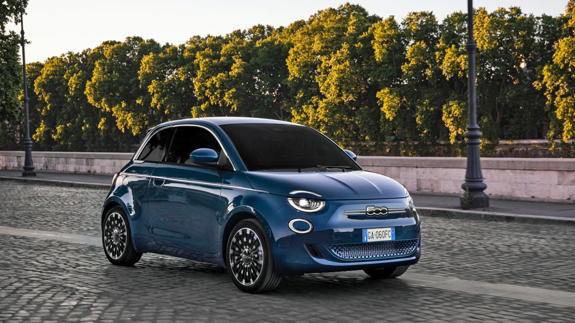 The entry-level Fiat 500e comes fitted with a small 24kWh battery pack, and boasts an official WLTP range of 118 miles