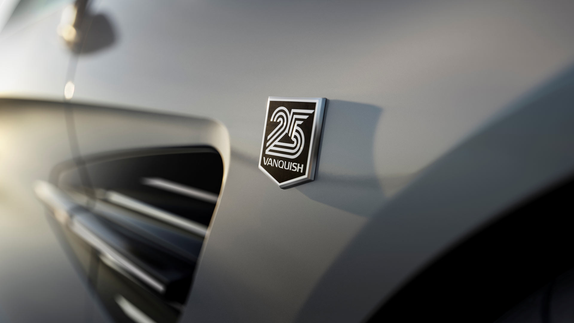 Aston Martin Vanquish 25