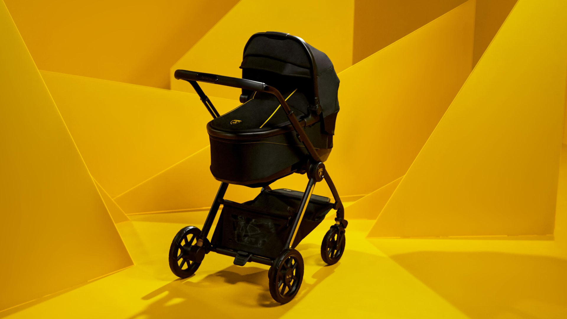 Only 500 examples of the Reef AL Giallo will be offered, featuring Lamborghini’s trademark yellow detailing