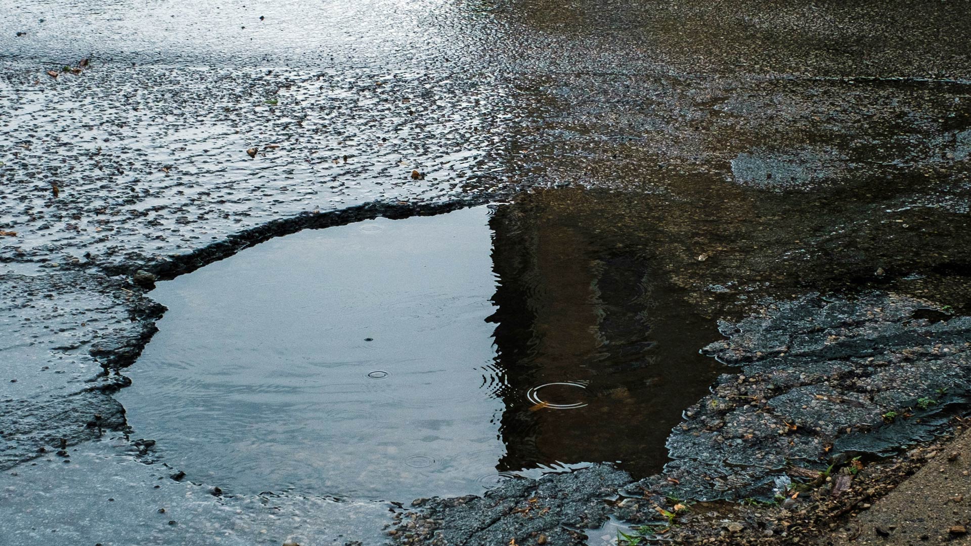 More than half of company car drivers surveyed said bad road quality is now an effective barrier for regular business travel