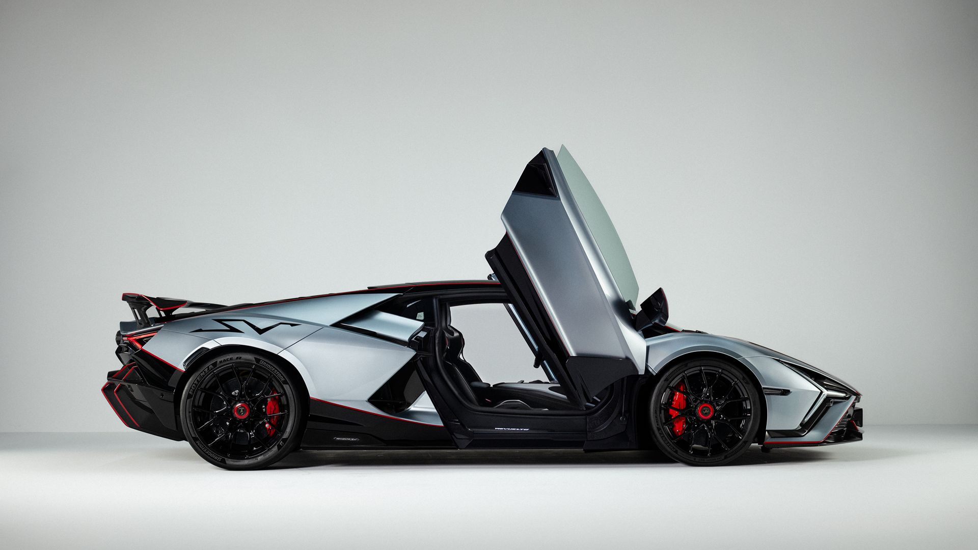 Lamborghini Revuelto SV